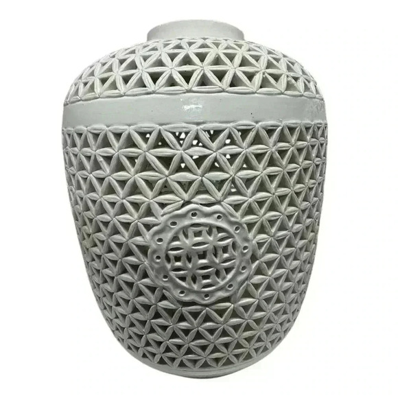 Pair of white majolica perforated Chinese Reticulated Porcelain Ceramic Vases - Picture 5 of 16